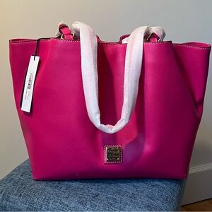 NWT Dooney & Bourke Fuchsia Flynn Bag in Saffiano Leather